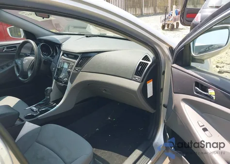 2011 Hyundai Sonata Hybrid z USA, uszkodzony, nr VIN KMHEC4A48BA017708